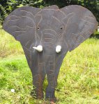 (Bild für) Elefant mit Stoßzähnen